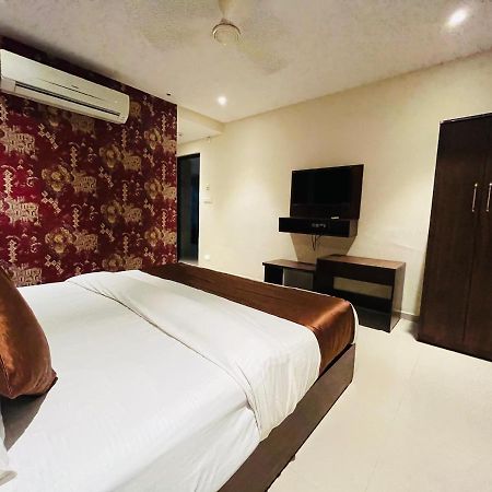 Hotel Nova Vesu 수라트 외부 사진