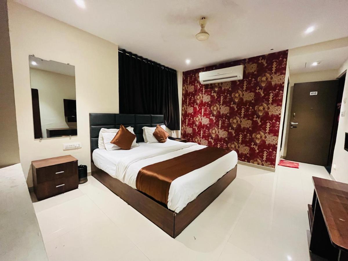 Hotel Nova Vesu 수라트 외부 사진