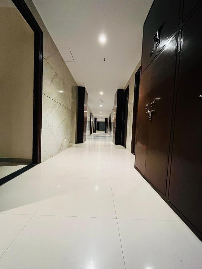 Hotel Nova Vesu 수라트 외부 사진