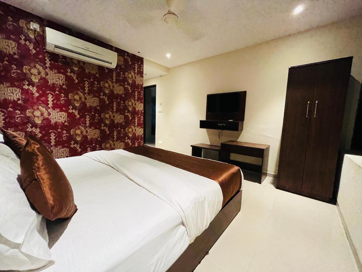 Hotel Nova Vesu 수라트 외부 사진