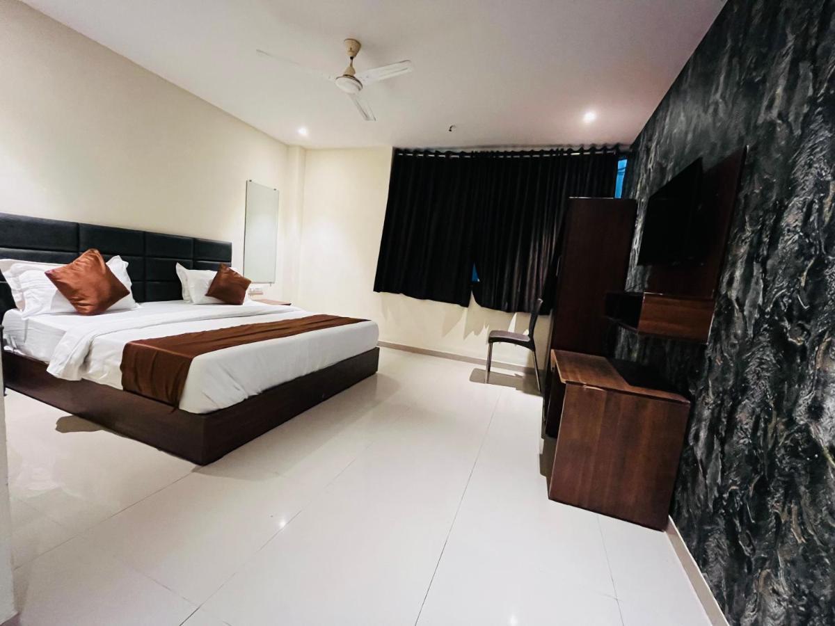 Hotel Nova Vesu 수라트 외부 사진