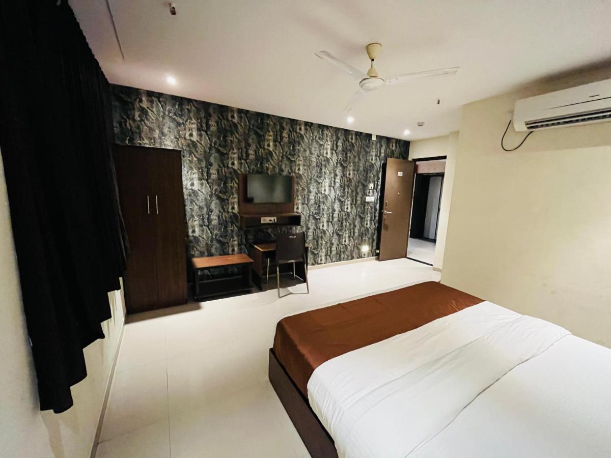 Hotel Nova Vesu 수라트 외부 사진